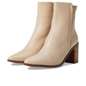 SEYCHELLES LEATHER BOOTIE SIZE 10
CREAM COLOR
LIKE NEW!